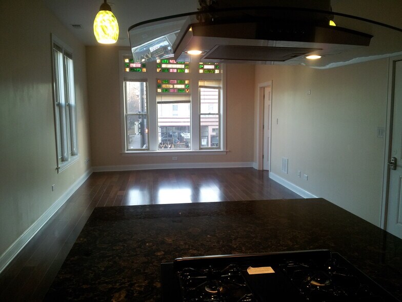 Building Photo - 4200 W Irving Park Rd