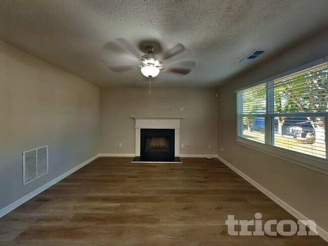 Building Photo - 2121 Serenity Dr NW