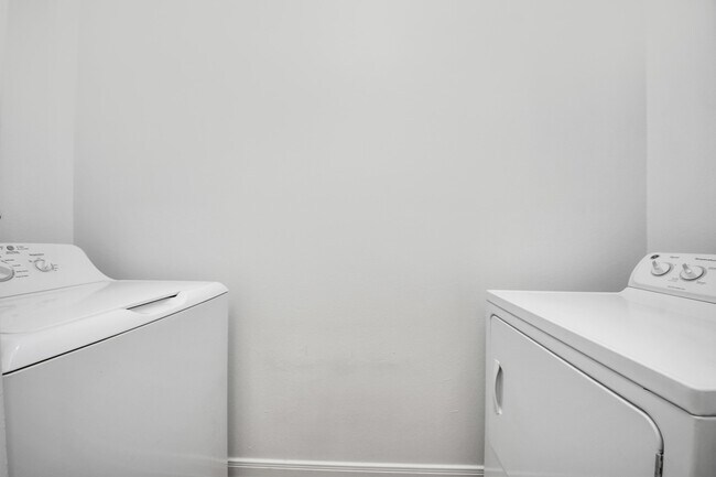 Building Photo - 1324 S Johnson St