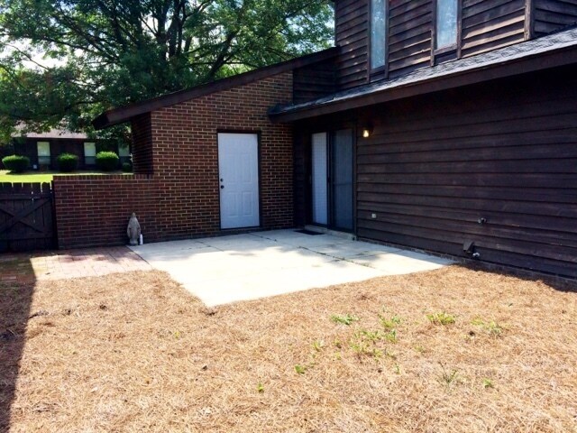 Building Photo - Holden Village Townhome Available - Newly ...