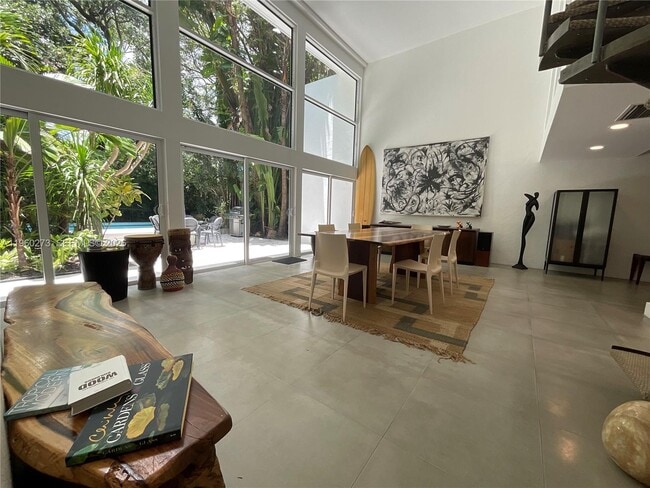 Building Photo - 2485 Inagua Ave
