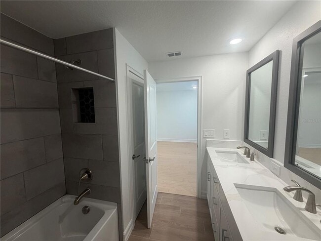 Building Photo - 1427 W Chestnut St