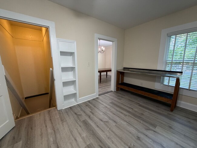Building Photo - 107 Screven St