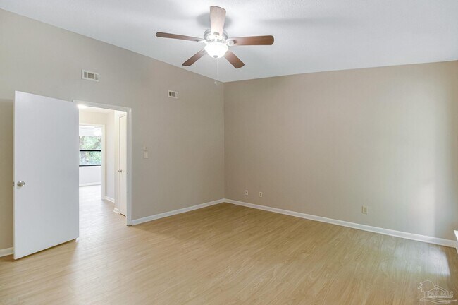 Building Photo - 464 E Burgess Rd