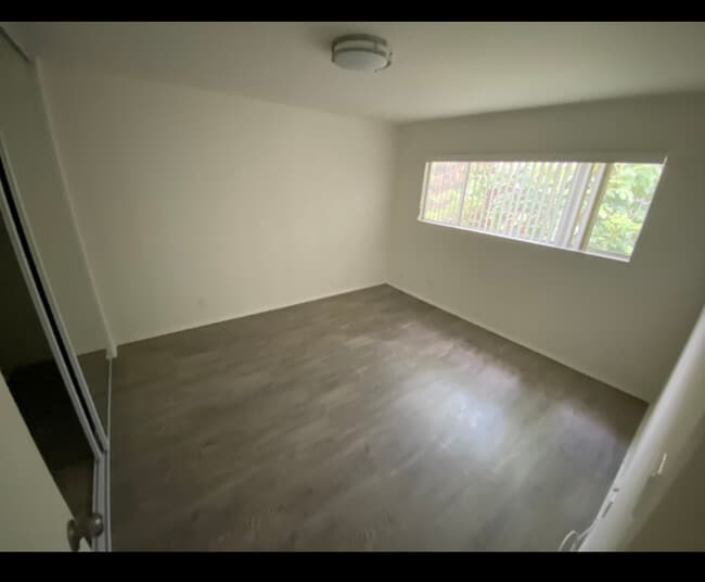 Building Photo - 105 N Croft Ave