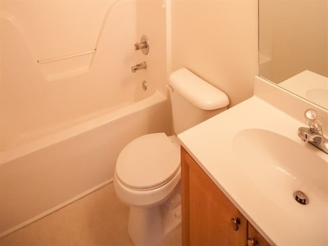 Building Photo - 643 Glenties Dr