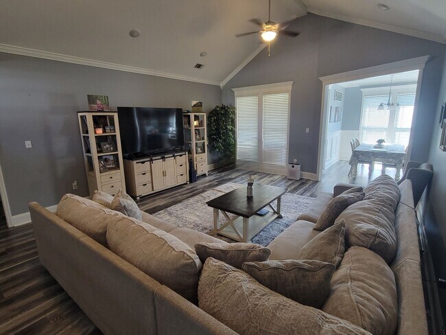 Building Photo - Modern 4BR Home with Screened Porch, Granite Kitchen & Fenced Backyard