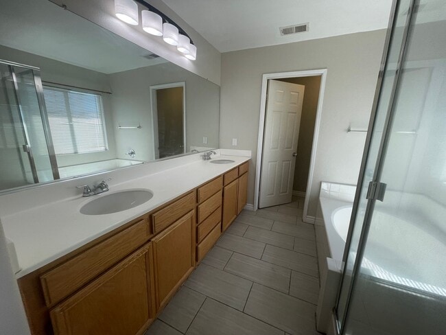 Building Photo - Adelanto- Beautiful 4 Bedrooms, 2.5 Bathro...