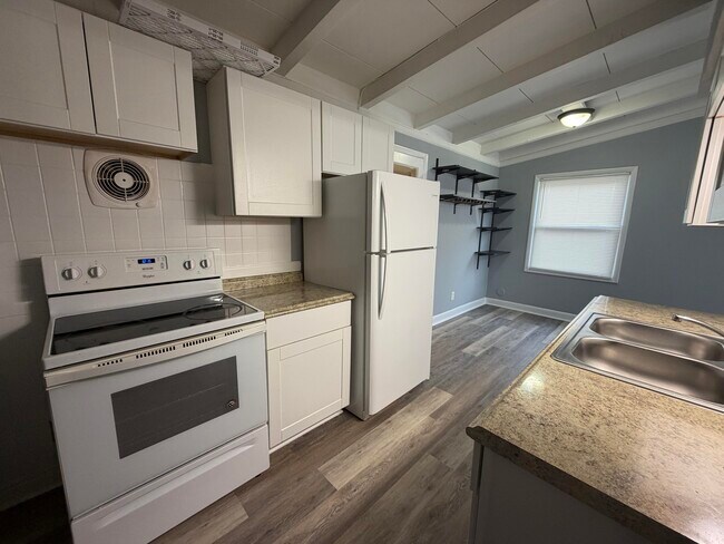 Building Photo - 1582 Bluebird Ln