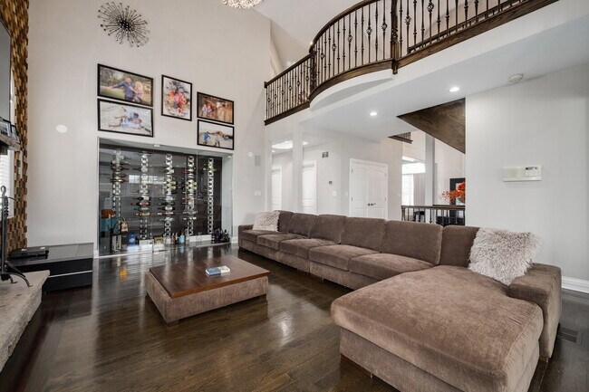 Building Photo - 5126 N Mission Dr