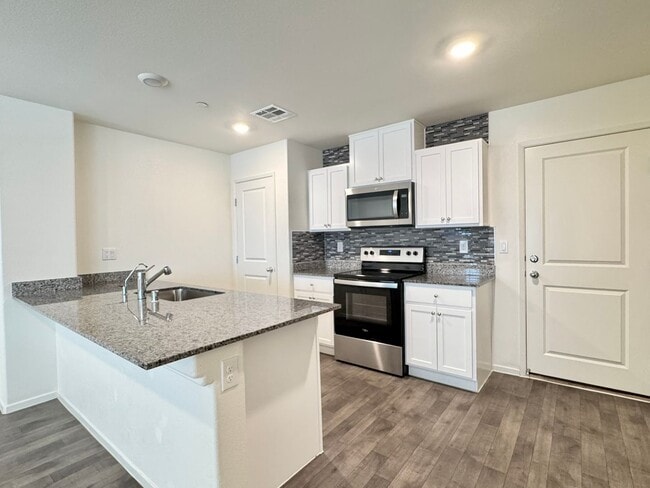 Building Photo - 1140 Scarlet Sparrow St