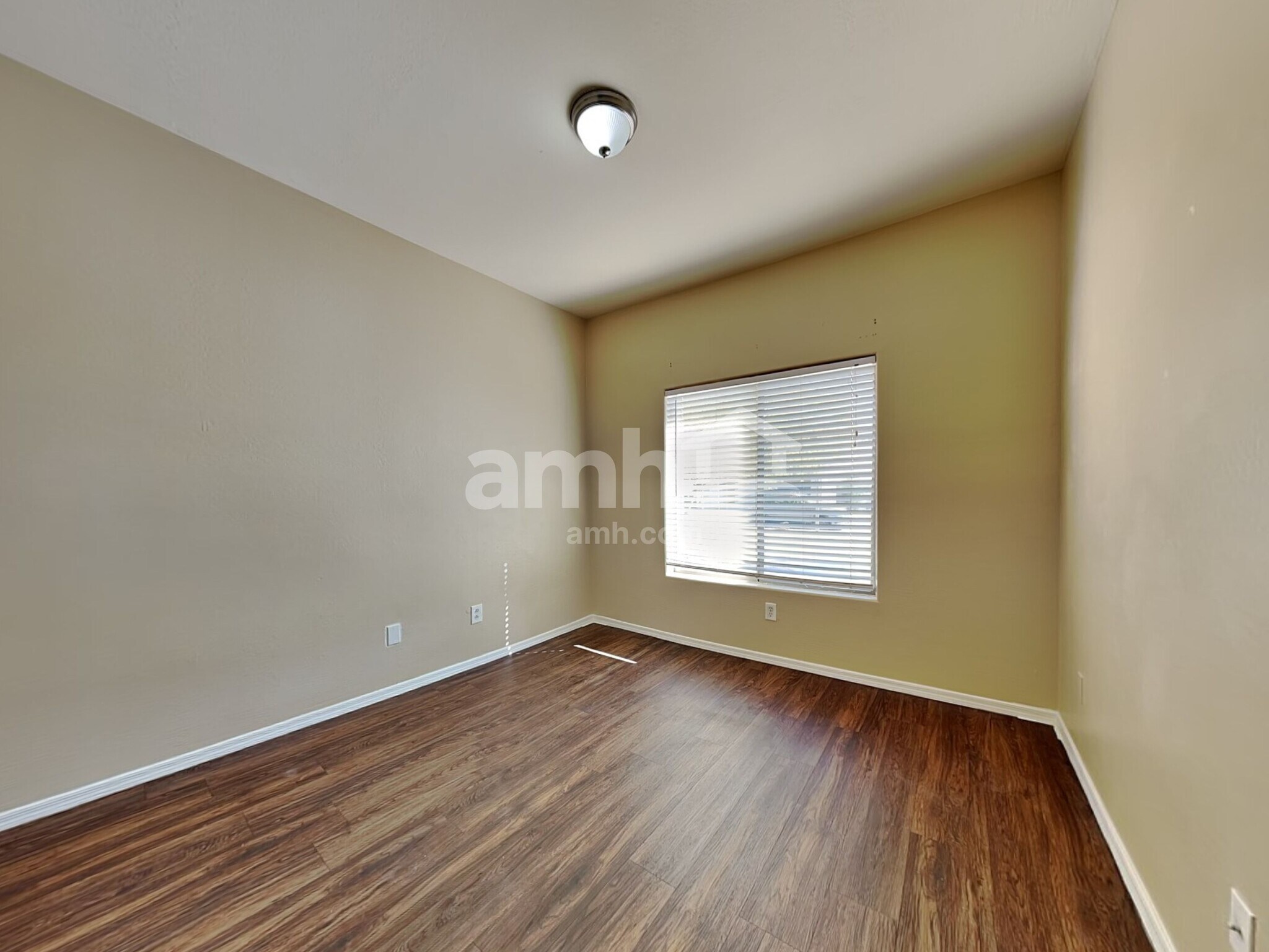 Building Photo - 5526 W Pecan Rd