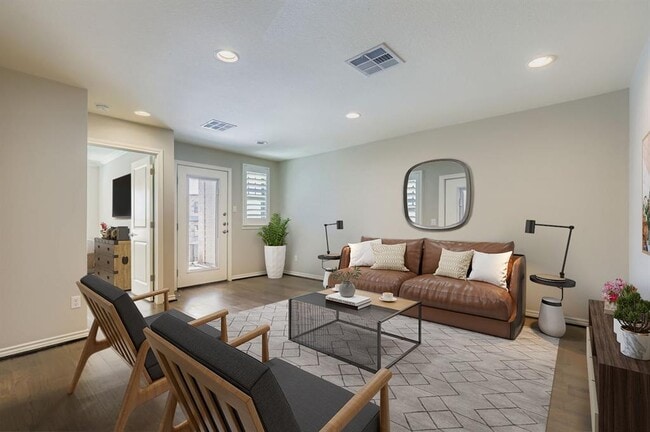 Building Photo - 1213 Highknoll Ln