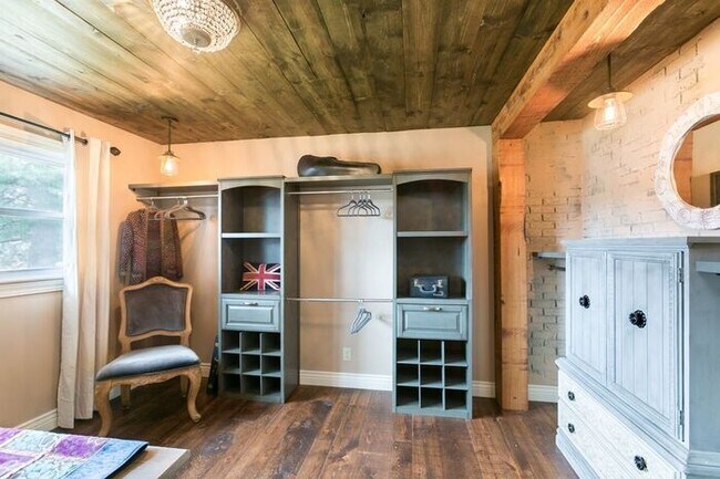 Building Photo - HOME FEATURED IN 417 MAGAZINE in 2018!!!!!...