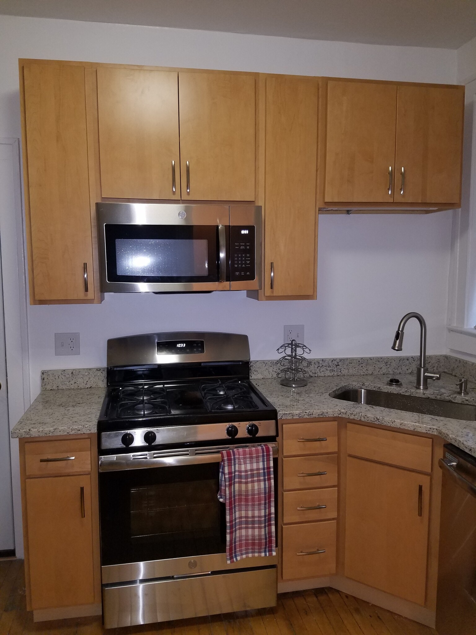 Kitchen - 1218 W Columbia Ave