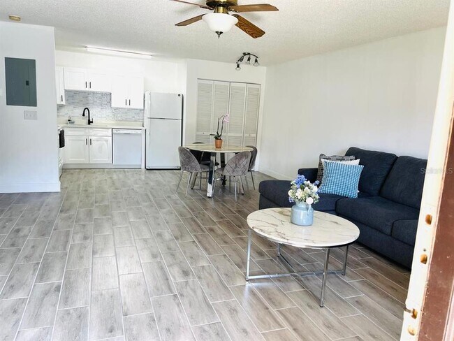 Building Photo - 345 Forestway Cir
