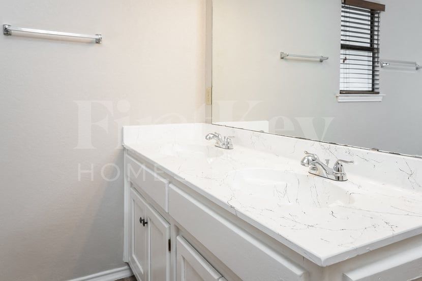 Building Photo - 2320 Sundrop Ct