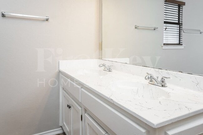 Building Photo - 2320 Sundrop Ct