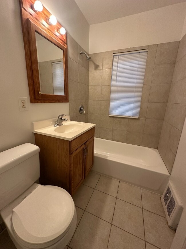 Building Photo - Spacious 4BR/1BA Chicago Brick Home – Fenced Backyard