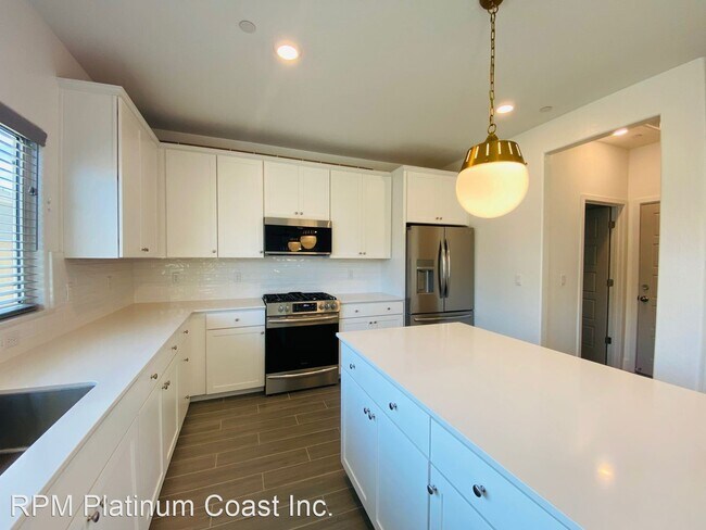 Building Photo - 4 br, 2.5 bath House - 978 Lester Ave.
