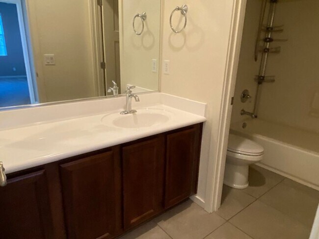 Building Photo - 2705 S Valle Verde