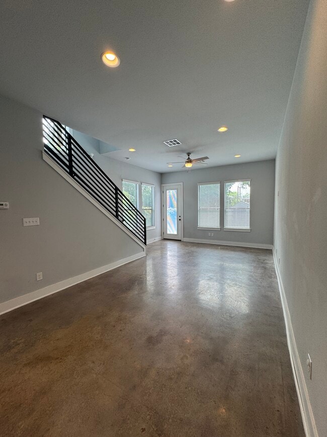 Building Photo - 419 Cactus St