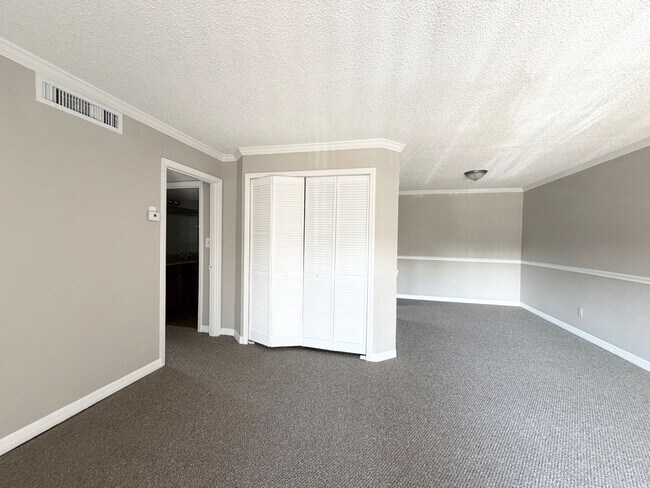 Building Photo - 2B/1B Condo 12 min from Orlando downtown