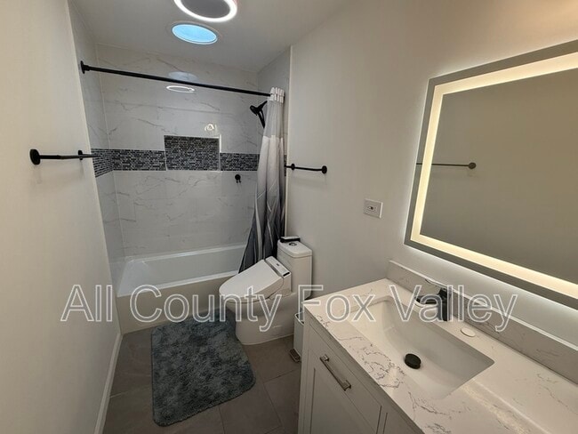 Building Photo - 21 E Appletree Ln