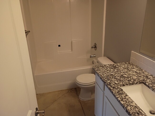 Building Photo - 435 Meadowlark Dr