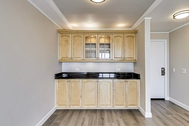 Building Photo - 1 Renaissance Pl