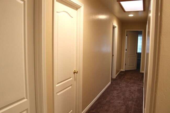 Building Photo - Southwest 5 bed 3 bath home