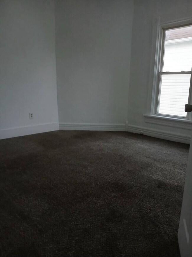 Building Photo - Spacious & Affordable Home In Lima!