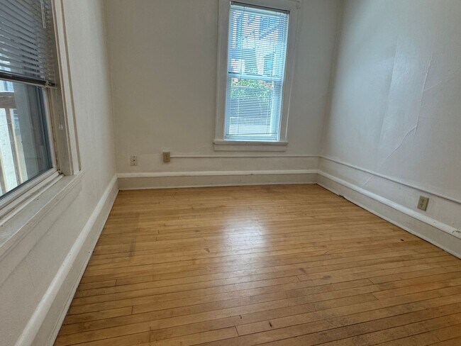 Building Photo - 325 W Wilson St