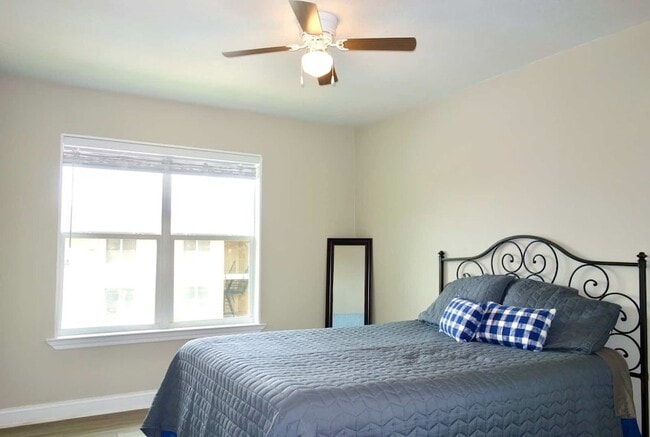 Building Photo - 1212 Glen Garden Dr