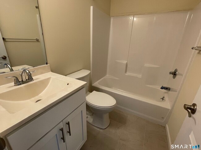 Building Photo - 28 Woodside Dr