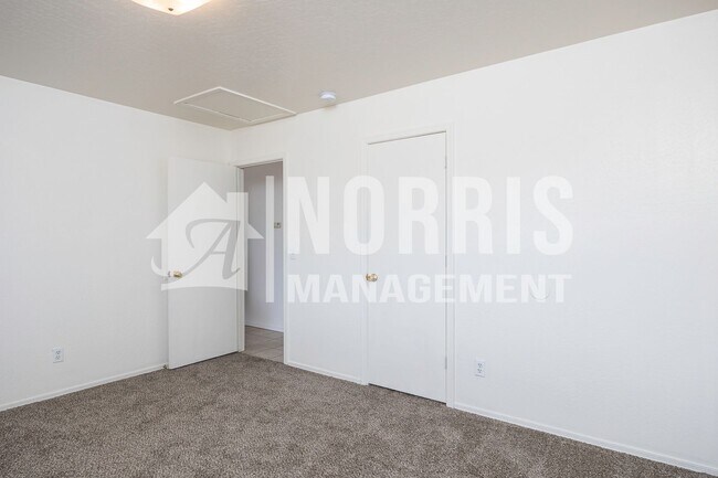 Building Photo - 9874 W Leander Dr