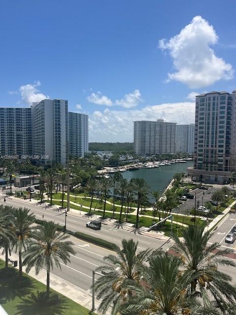 Building Photo - 15901 Collins Ave
