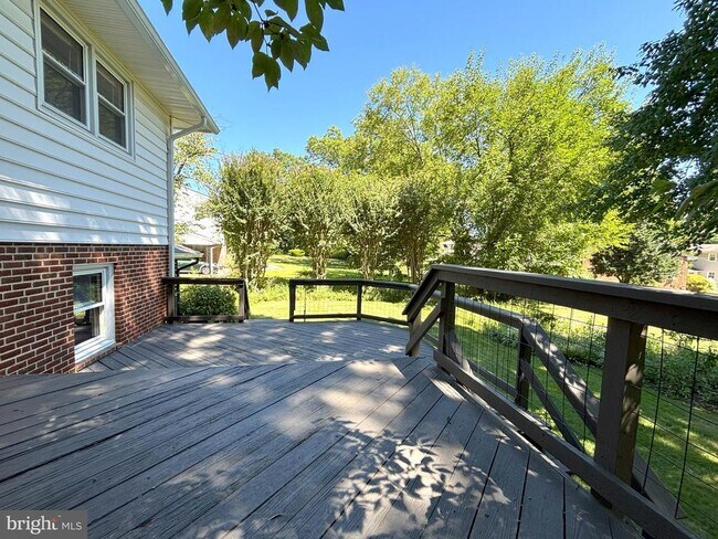 Building Photo - 7107 Tyndale St