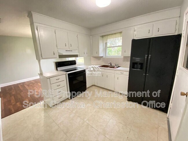 Building Photo - 371 Furman Ln