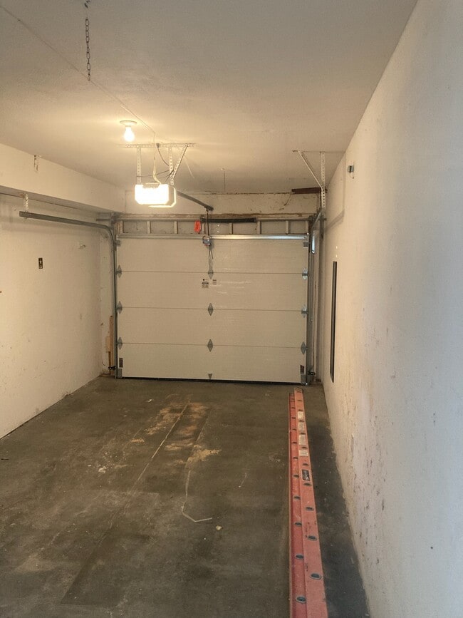 Building Photo - 6 Ram Ct