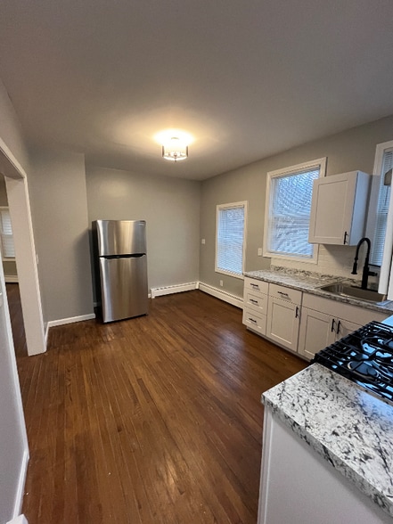 Building Photo - 19 Shepard St