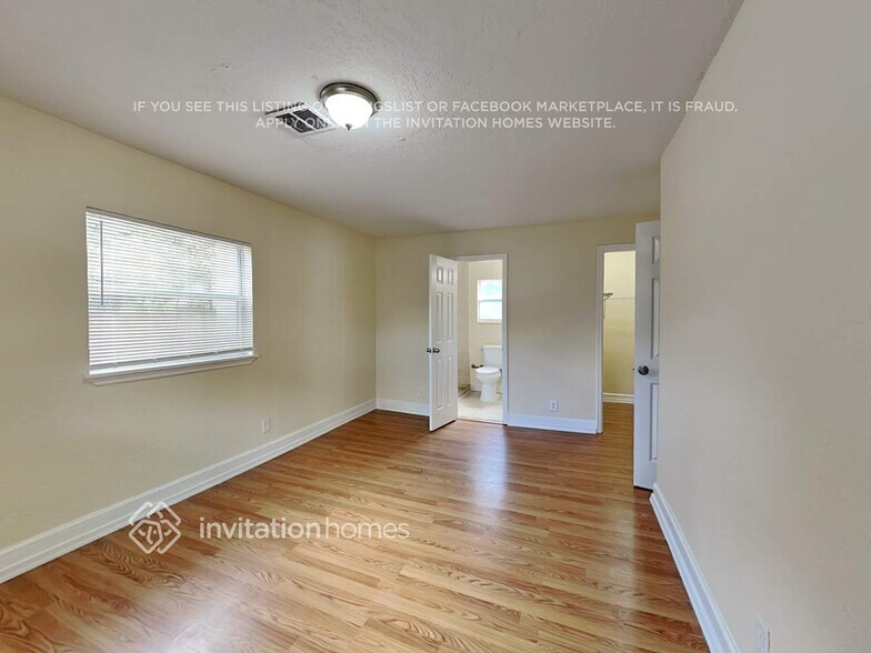 Building Photo - 2450 NW 30th Way