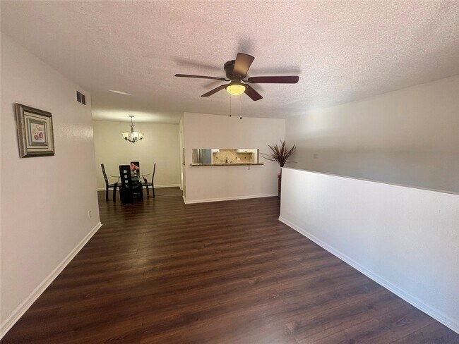 Building Photo - 2744 Briarhurst Dr
