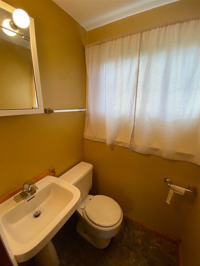 Building Photo - 10217 Auburn Rd