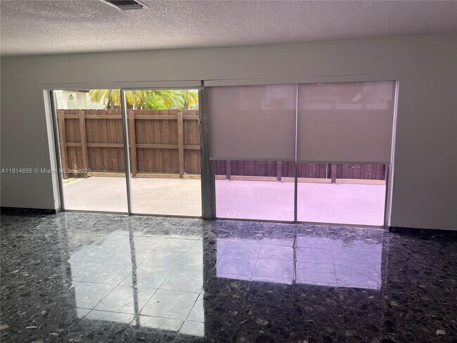 Building Photo - 9044 SW 148th Ct