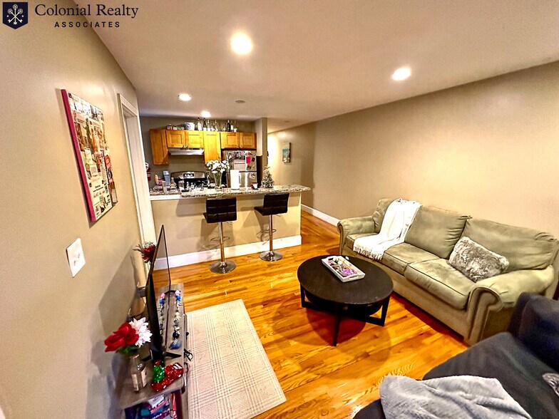 Building Photo - 76 Egmont St