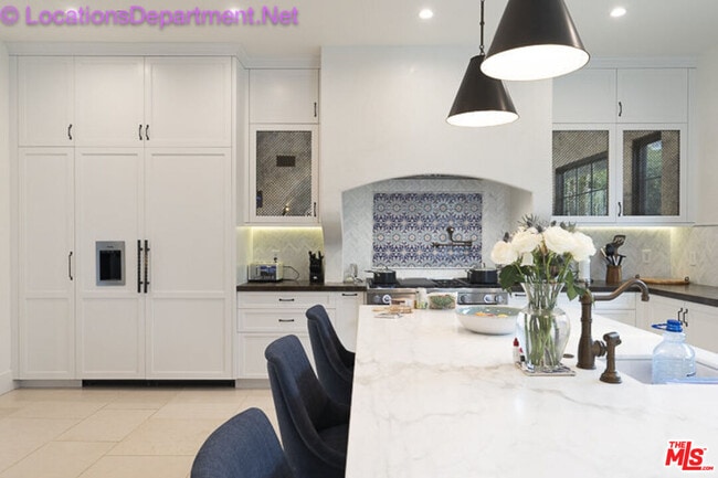 Building Photo - 5861 Ridgebrook Dr