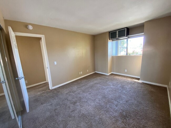 Building Photo - ***$500 Move-in special!!!*** Upgraded Nor...