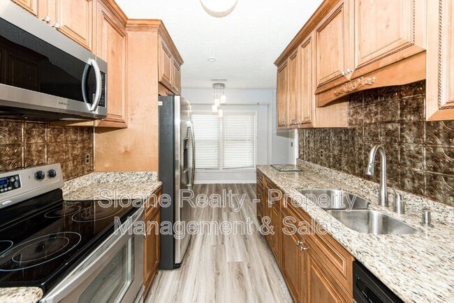 Building Photo - 176 Foxborough Rd