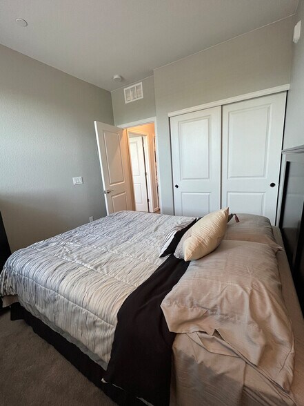 Building Photo - 1801 S Dunkirk St